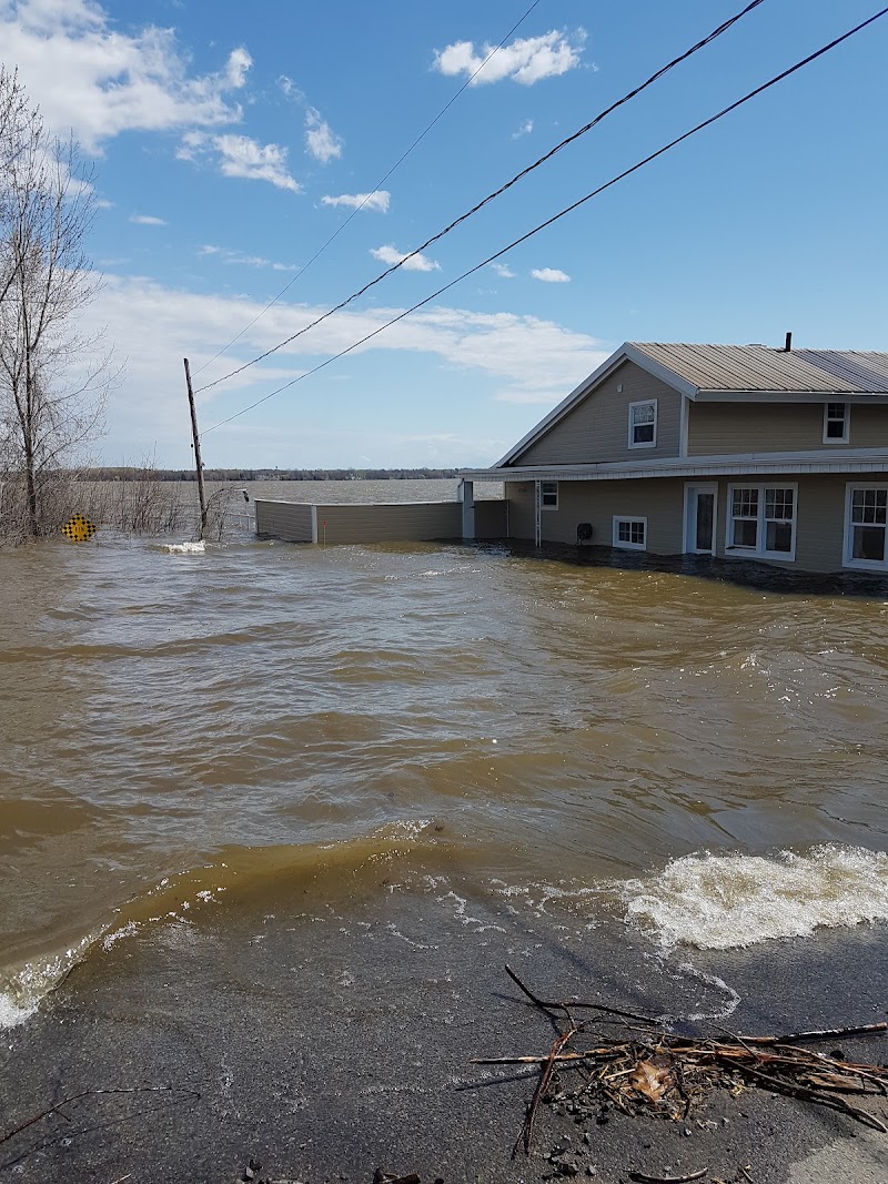 Sainte-Marthe-sur-le-Lac Dog Park dog park