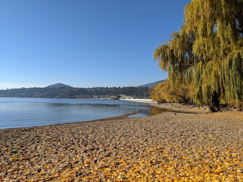 Lake Avenue Dog Off-leash Beach dog park